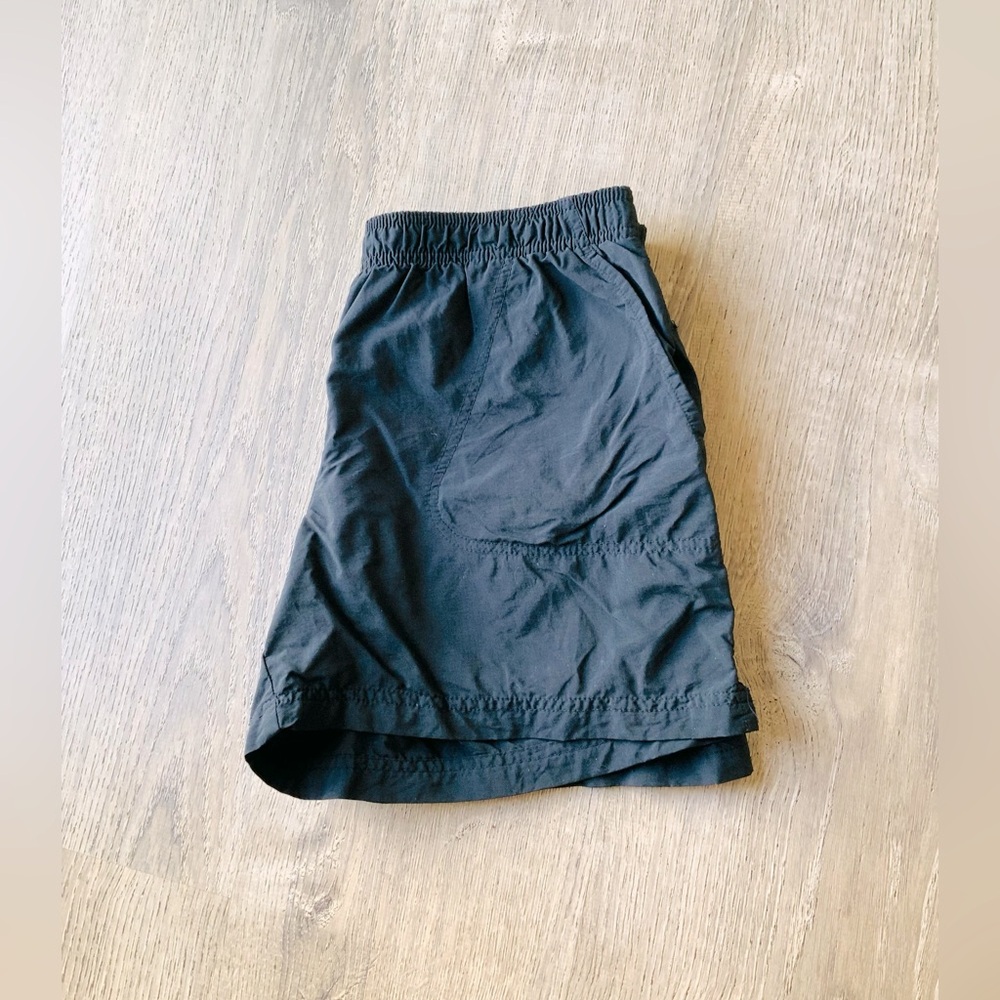 Columbia Black Active Shorts Medium 5"